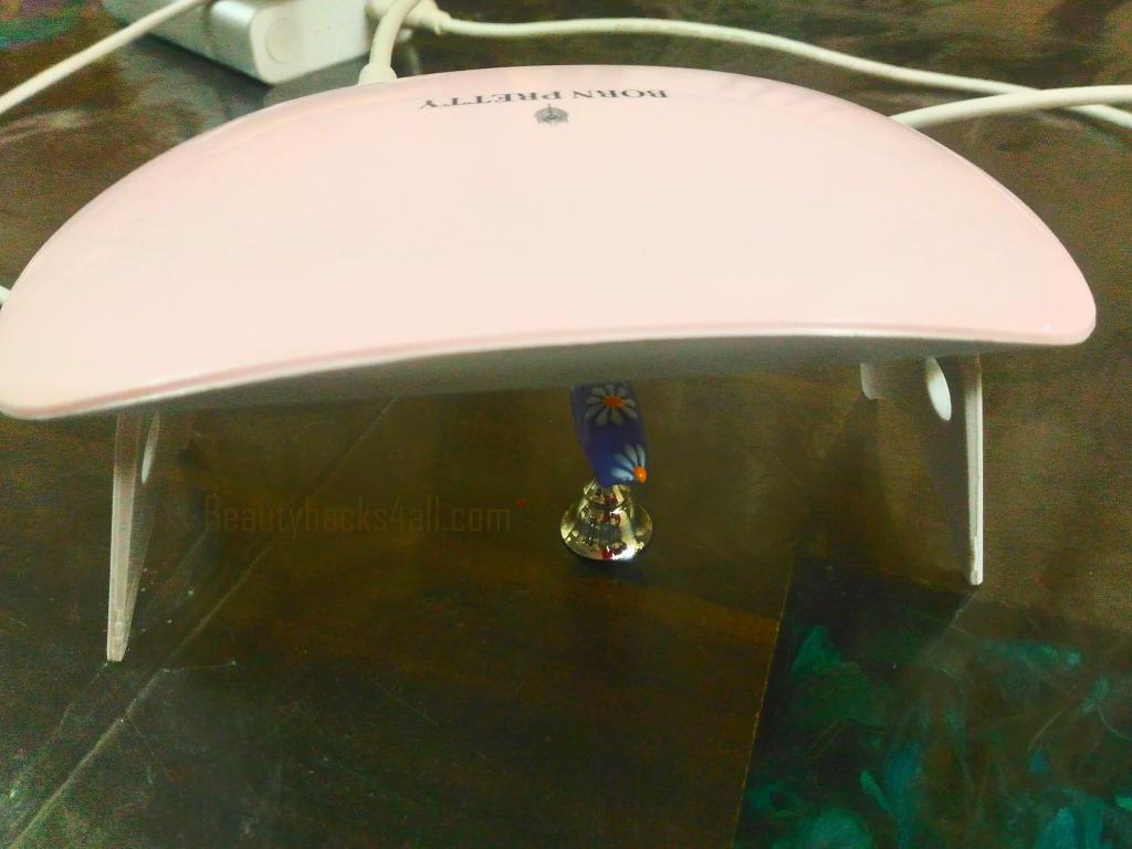 Daisy nail art step 6